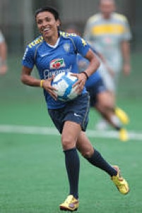 Atacante em 2010 no treino da Seleção Futebol Feminino no Ibirapuera