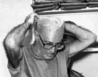 Dr. Zerbini se preparando para uma cirurgia, em 15/11/1990