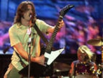 O vocalista e guitarrista Dave Grohl, do Foo Fighters, durante a apresentação do grupo no festival Rock in Rio III, Rio de Janeiro, RJ. 13/01/2001. 