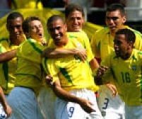 Ronaldo, atacante da Seleção Brasileira, comemora seu segundo gol contra a Costa Rica, 13/6/2002. O Brasil venceu o jogo por 5 a 2.