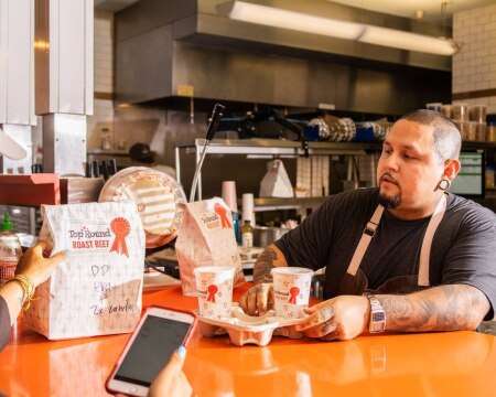 https://link.estadao.com.br/noticias/inovacao,nos-eua-restaurantes-virtuais-viram-moda-gracas-a-demanda-por-delivery,70002977174 https://link.estadao.com.br/noticias/inovacao,nos-eua-restaurantes-virtuais-viram-moda-gracas-a-demanda-por-delivery,70002977174