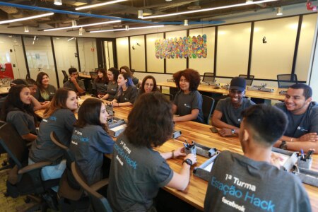 https://link.estadao.com.br/noticias/geral,facebook-inaugura-seu-primeiro-centro-para-startups-do-mundo-em-sao-paulo,70002116088 https://link.estadao.com.br/noticias/geral,facebook-inaugura-seu-primeiro-centro-para-startups-do-mundo-em-sao-paulo,70002116088