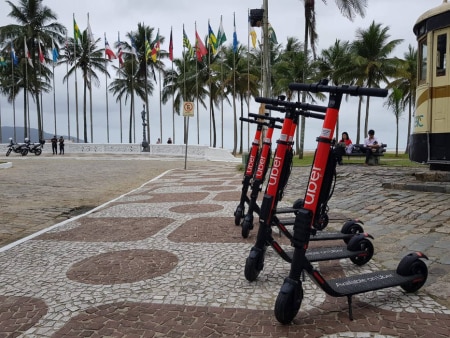 https://link.estadao.com.br/noticias/empresas,uber-passa-a-oferecer-patinetes-eletricos-nas-curvas-de-santos,70003112033 https://link.estadao.com.br/noticias/empresas,uber-passa-a-oferecer-patinetes-eletricos-nas-curvas-de-santos,70003112033