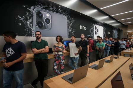 https://link.estadao.com.br/noticias/gadget,mais-barato-iphone-11-tem-fila-no-lancamento-em-sao-paulo,70003054858 https://link.estadao.com.br/noticias/gadget,mais-barato-iphone-11-tem-fila-no-lancamento-em-sao-paulo,70003054858