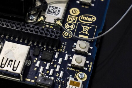https://link.estadao.com.br/noticias/geral,falhas-de-seguranca-afetam-chips-da-intel-fabricados-a-partir-de-2011,70002829963 https://link.estadao.com.br/noticias/geral,falhas-de-seguranca-afetam-chips-da-intel-fabricados-a-partir-de-2011,70002829963