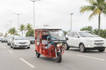 https://link.estadao.com.br/noticias/empresas,uber-lanca-servico-de-tuk-tuk-para-viagens-em-vitoria,70003176041 https://link.estadao.com.br/noticias/empresas,uber-lanca-servico-de-tuk-tuk-para-viagens-em-vitoria,70003176041