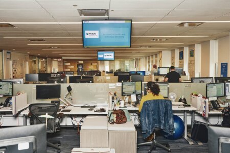 https://link.estadao.com.br/noticias/geral,o-que-acontece-quando-robos-viram-o-chefe-no-seu-local-de-trabalho,70002894134 https://link.estadao.com.br/noticias/geral,o-que-acontece-quando-robos-viram-o-chefe-no-seu-local-de-trabalho,70002894134