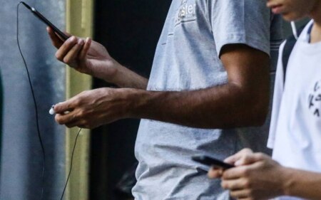 https://link.estadao.com.br/noticias/empresas,bolsonaro-adia-entrada-em-vigor-da-lei-de-dados-para-maio-de-2021,70003287671 https://link.estadao.com.br/noticias/empresas,bolsonaro-adia-entrada-em-vigor-da-lei-de-dados-para-maio-de-2021,70003287671