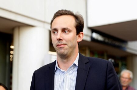 https://link.estadao.com.br/noticias/empresas,trump-perdoa-ex-engenheiro-do-uber-que-roubou-segredos-do-google,70003587788 https://link.estadao.com.br/noticias/empresas,trump-perdoa-ex-engenheiro-do-uber-que-roubou-segredos-do-google,70003587788