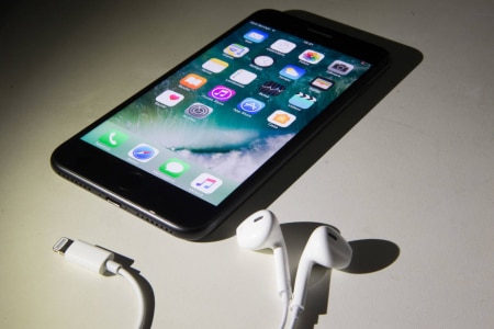 https://link.estadao.com.br/noticias/inovacao,novo-implante-auditivo-reproduz-musicas-direto-do-iphone,70001906410 https://link.estadao.com.br/noticias/inovacao,novo-implante-auditivo-reproduz-musicas-direto-do-iphone,70001906410