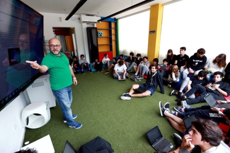 https://link.estadao.com.br/noticias/cultura-digital,gigantes-da-tecnologia-entram-na-briga-por-novo-espaco-a-sala-de-aula,70002724698 https://link.estadao.com.br/noticias/cultura-digital,gigantes-da-tecnologia-entram-na-briga-por-novo-espaco-a-sala-de-aula,70002724698