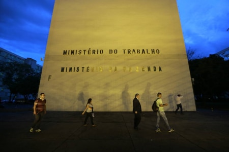 https://link.estadao.com.br/noticias/empresas,tres-dias-apos-ataque-ministerio-do-trabalho-mantem-computadores-desligados,70001783604 https://link.estadao.com.br/noticias/empresas,tres-dias-apos-ataque-ministerio-do-trabalho-mantem-computadores-desligados,70001783604