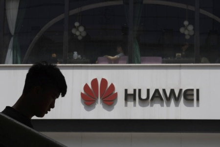 https://link.estadao.com.br/noticias/empresas,google-suspende-alguns-negocios-com-huawei-apos-lista-negra-de-trump-diz-agencia,70002835407 https://link.estadao.com.br/noticias/empresas,google-suspende-alguns-negocios-com-huawei-apos-lista-negra-de-trump-diz-agencia,70002835407