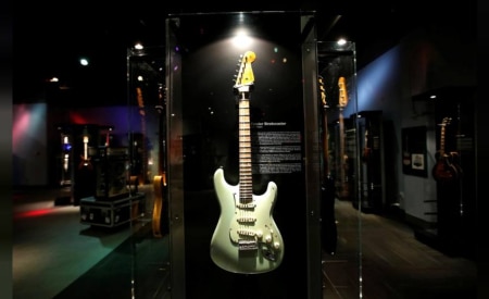 https://link.estadao.com.br/noticias/cultura-digital,fender-lanca-app-que-ensina-a-tocar-guitarra,70003059539 https://link.estadao.com.br/noticias/cultura-digital,fender-lanca-app-que-ensina-a-tocar-guitarra,70003059539
