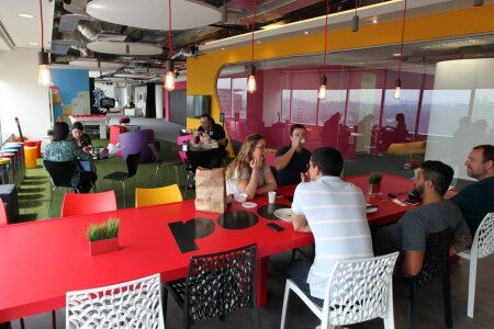 https://link.estadao.com.br/noticias/inovacao,ifood-compra-rival-pedidos-ja-e-amplia-participacao-em-mercado-de-delivery,70002429267 https://link.estadao.com.br/noticias/inovacao,ifood-compra-rival-pedidos-ja-e-amplia-participacao-em-mercado-de-delivery,70002429267