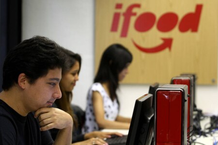 https://link.estadao.com.br/noticias/empresas,ifood-comeca-testar-entrega-de-refeicoes-com-drones,70002747663 https://link.estadao.com.br/noticias/empresas,ifood-comeca-testar-entrega-de-refeicoes-com-drones,70002747663