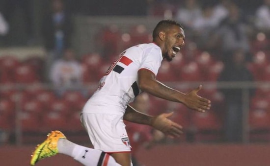 Paulo Miranda celebra sequência na posição de origem no São Paulo