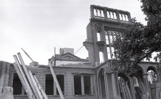 Fachada demolida do Colégio Des Oiaseux em 16/12/1974.