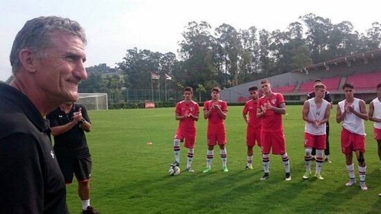 Zagueiro-artilheiro, Bauza quer corrigir defesa do São Paulo