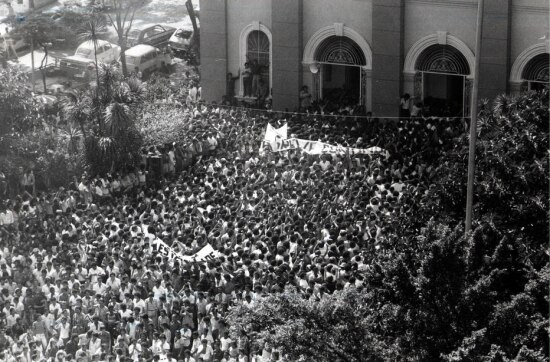Sob a liderança de Dom Cláudio Hummes, Igreja apoiou os trabalhadores em greve, São Bernado do Campo, SP, 1980. 