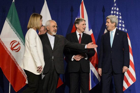 A chefe de política externa da UE, Federica Mogherini, o chanceler iraniano Mohamed Javad Zarif, o chanceler britânico, Philip Hammond, e o secretário de Estado dos EUA, John Kerry, anunciam o acordo parcial na Suíça