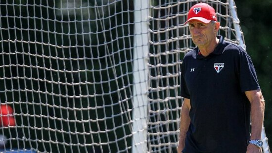 Bauza vive dilema entre Libertadores e clássico com o Corinthians