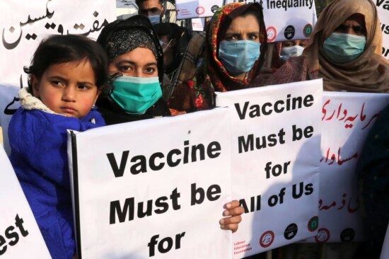 Protecionismo se agrava e aumenta a disputa entre os países pelas vacinas - Internacional - Estadão