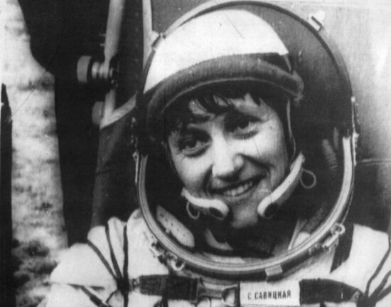 Svetlana Savitskaya retorna à Terra após seu passeio no espaço, Moscou, Rússia 20/7/1984.