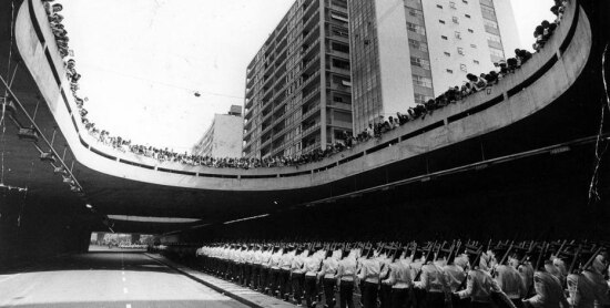 Parada militar de Sete de Setembro na Avenida Paulista, São Paulo, SP, 07/9/1972