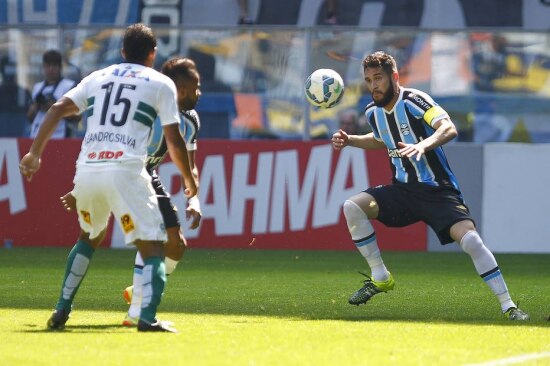 Mesmo com tropeço, Roger elogia atuação do time do Grêmio