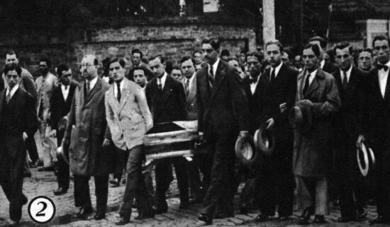 Imagem dos funerais dos estudantes Dráusio Marcondes e Antonio de Camargo, publicada no Suplemento Rotogravura de 25/8/1932
