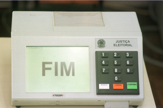 Urna eletrônica usada nas eleições de 2000, São Paulo, SP, 27/9/2000.