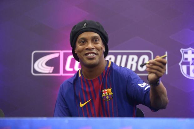 #2 - Ronaldinho Gaúcho (@ronaldinho)