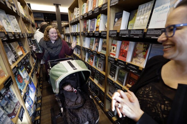 Veja como é a primeira livraria física da Amazon nos EUA