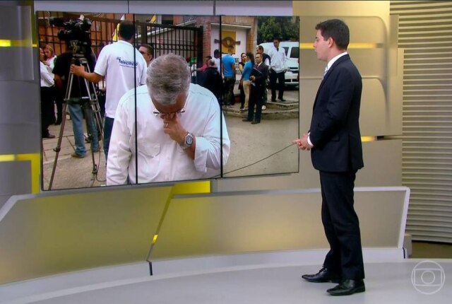 Reprodução/TV Globo Ari Peixoto se emocionou ao falar de sobreviventes de acidente no 'Jornal Hoje'.
