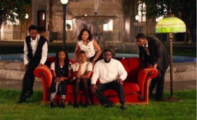 Reprodução de cena de 'Moonlight' 'Moonlight', novo clipe de Jay-Z, faz paródia de 'Friends'.