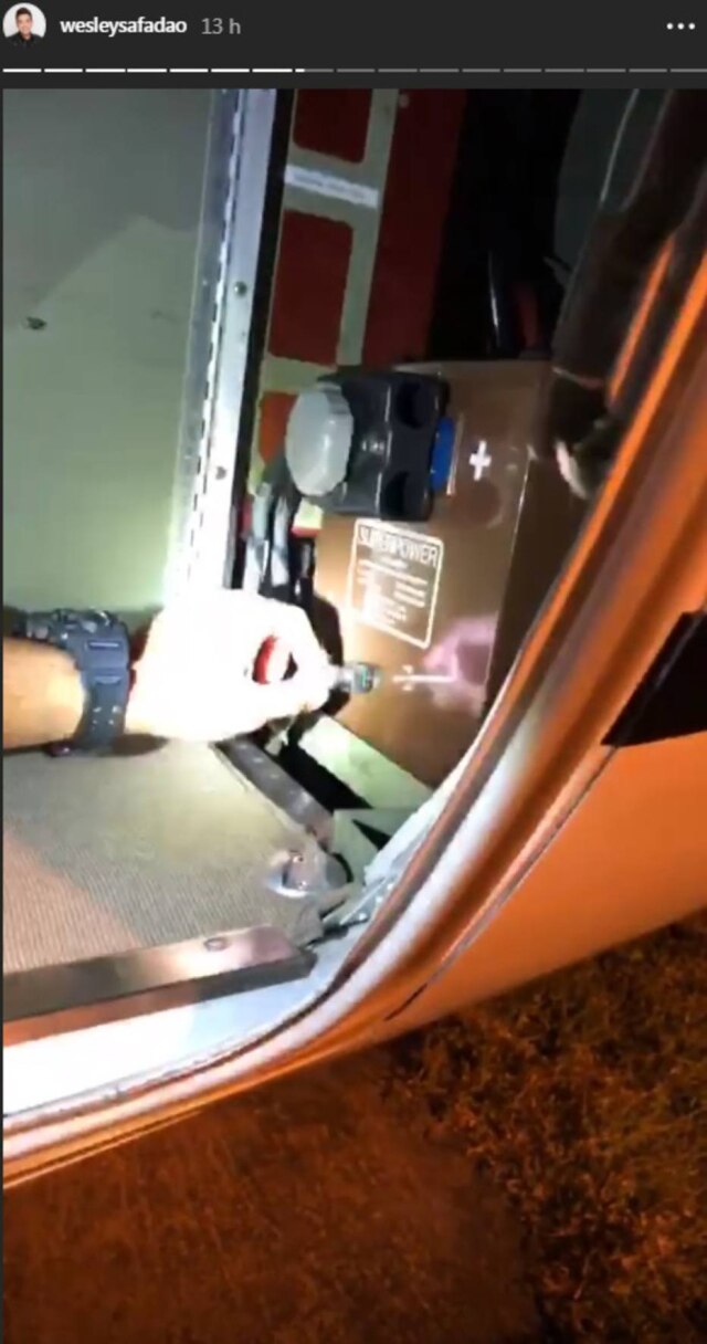 Instagram / @wesleysafadao Wesley Safadão mostra peça que apresentou falha em avião.