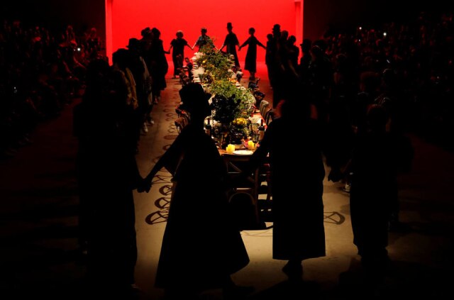 REUTERS/Paulo Whitaker Modelos durante o desfile de Ronaldo Fraga