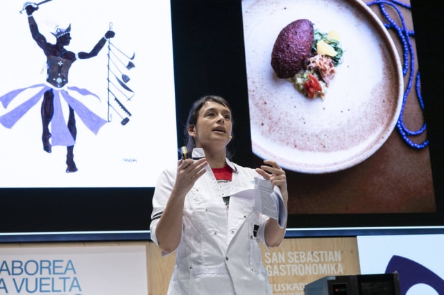 Juan Minondo Marugán Bel Coelho fala sobre cozinha de orixás e sustentabilidade no Gastronomika.