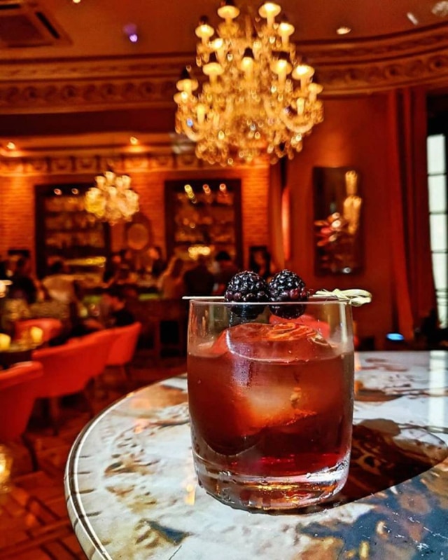 Rennan Correa da Silva/Drinksrio Julieta. bar com uma coquetelaria séria em um ambiente sofisticado
