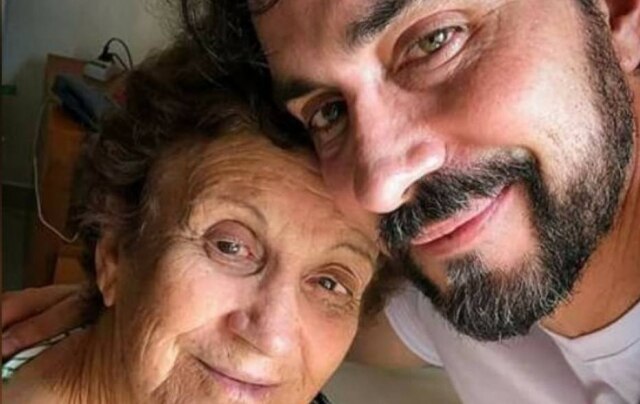 Instagram/ @pefabiodemelo Padre Fábio de Melo compartilhou uma foto da mãe sendo vacinada nesta quinta-feira, 4