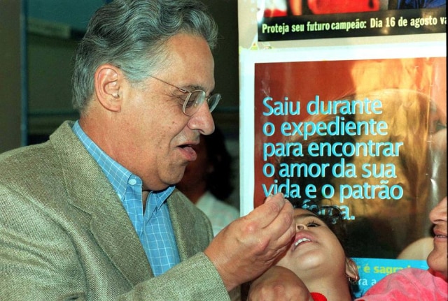 Roberto Castro/ Estadão O presidente Fernando Henrique Cardoso participa da abertura da Campanha Nacional de Vacinação, Brasília, DF. 16/8/1997.