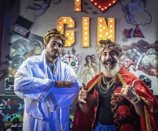 Instagram/@kaysar.dadour Os ex-BBBs Kaysar Dadour e Gui Napolitano, no clipe de 'Arebaba Tictic'