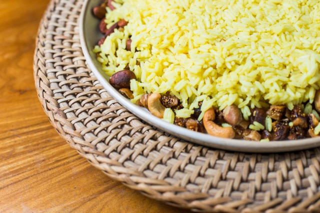 Boa sugestão para prato de Réveillon, este arroz leva especiarias, nozes e castanhas