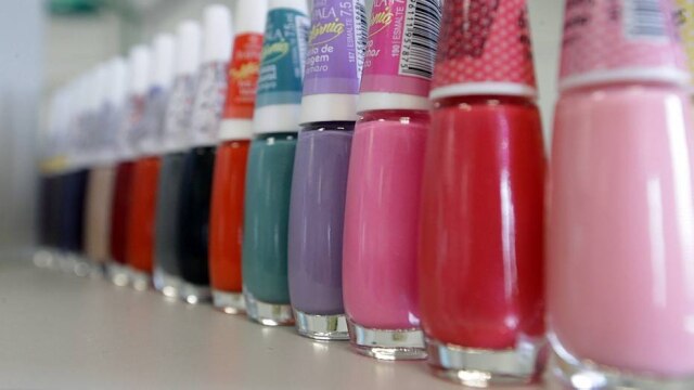 Nilton Fukuda/Estadão Uma pesquisa de tendências que olha para as passarelas nacionais e internacionais e hábitos de consumo é o primeiro passo para o desenvolvimento de um esmalte