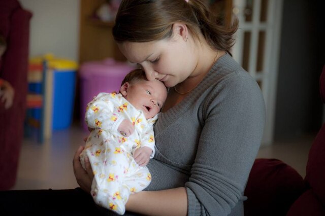 Pixabay Nova portaria do Ministério da Saúde recomenda que mãe e bebê fiquem juntos nas primeiras 24 horas após o parto