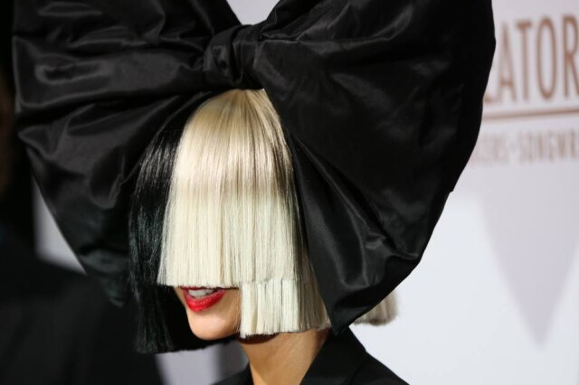 Rich Fury/Invision/AP Nova música de Sia, 'Angel By The Wings' fará parte do documentário 'The Eagle Huntress'.
