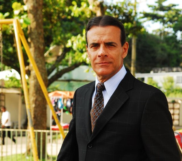 TV Globo/João Miguel Júnior Mario Gomes está vendendo sanduíche na praia antes de começar um food truck.