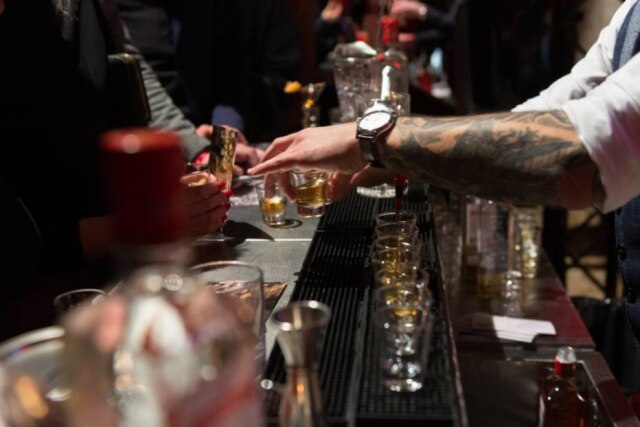 Tian Khee Siong 0 7º MIXLDN, a maior competição de drinques com gim, realizada em Londres
