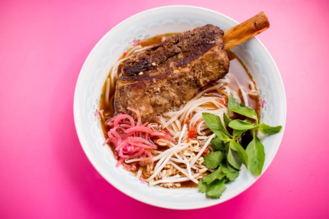 Tiago Queiroz/Estadão Pho Suon Bo, sopa vietnamita com costela de boi